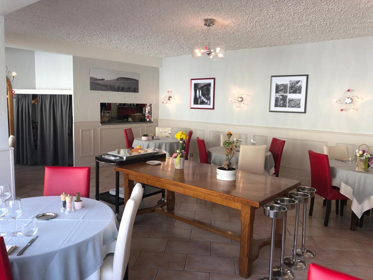 Logis Les Terrasses De Corton Hotell Ladoix-Serrigny Eksteriør bilde